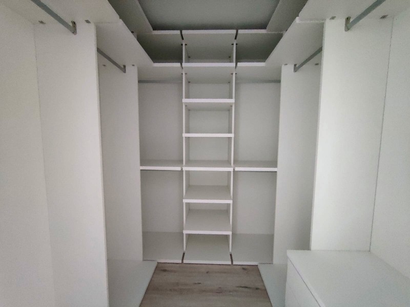 Vestidor en dormitorio principal tipo suite